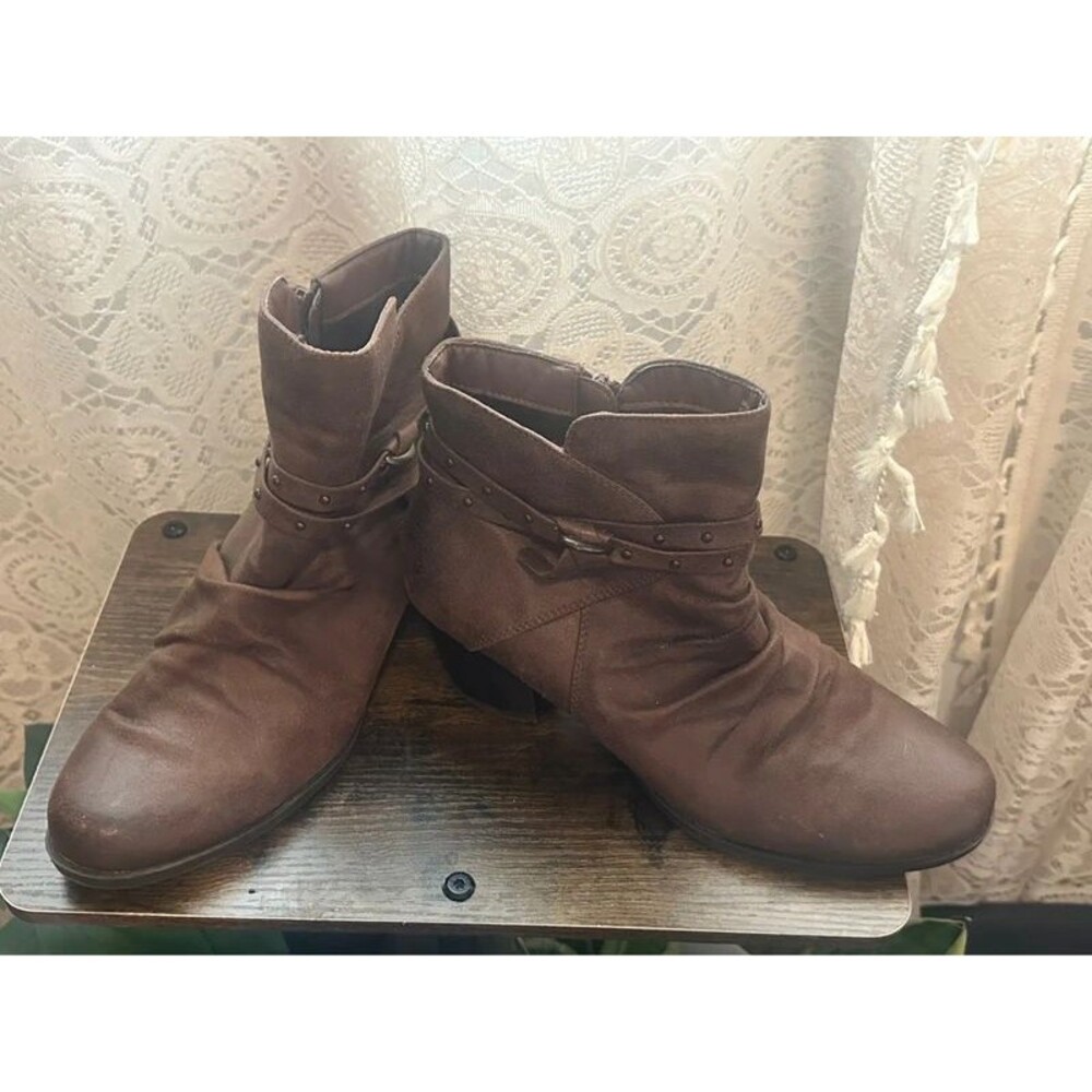 Baretraps Rainly Brown Studded Ankle Boots Booties Size 9M Zip Block Heel